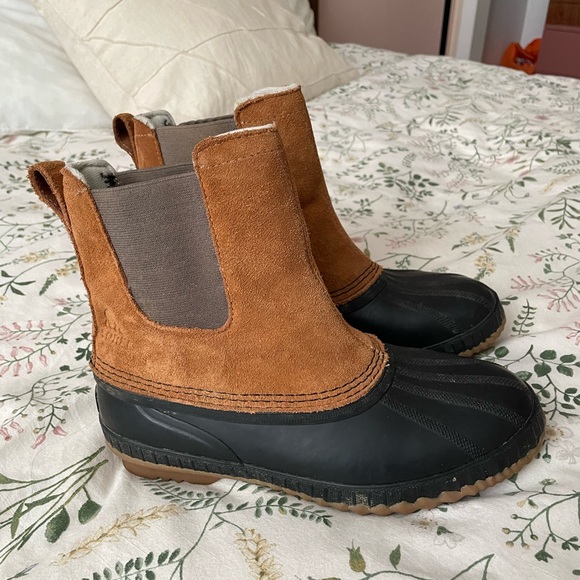 Sorel boots - Picture 2 of 3